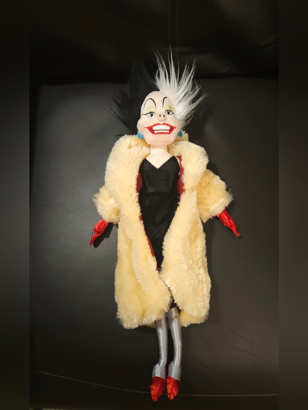 Disney Store Cruella Deville Plush! RARE FIND!
